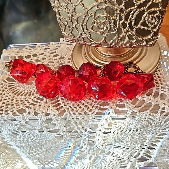 Vintage Estate Brass Cranberry Red Bead Bracelet - Picture 6 of 6